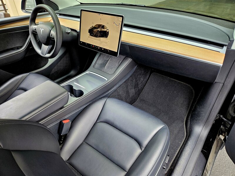 2023 Tesla Model Y Long Range - Photo 2 - Hillsboro, OR 97124