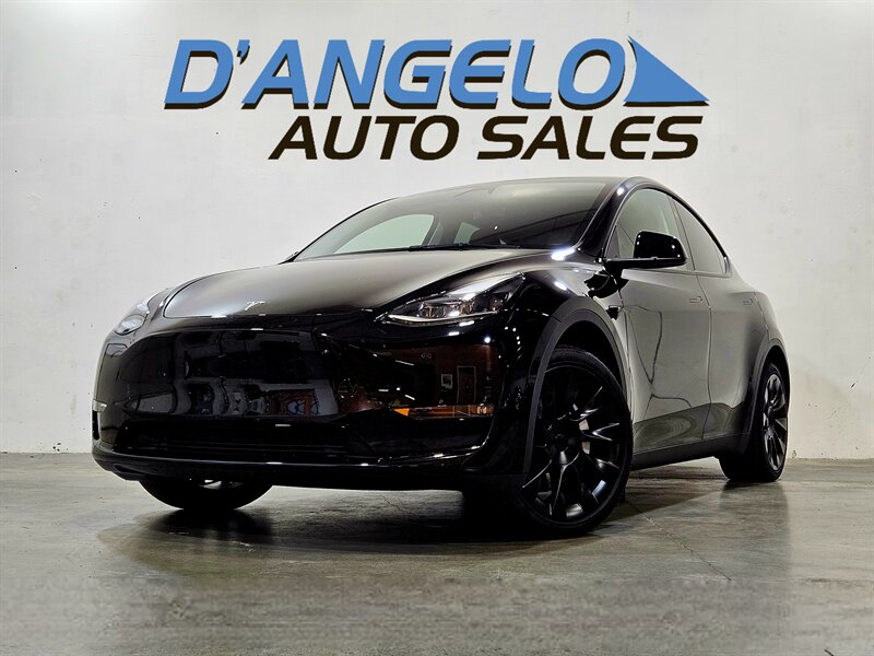 2023 Tesla Model Y Long Range - Photo 1 - Hillsboro, OR 97124