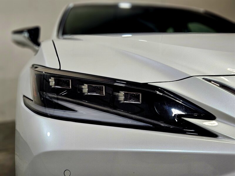 2022 Lexus ES 300h Luxury   - Photo 11 - Hillsboro, OR 97124