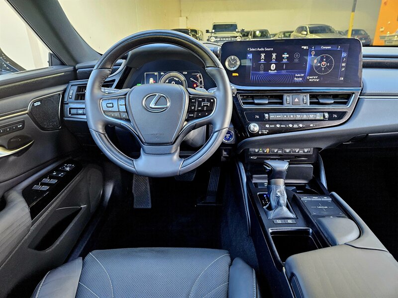 2022 Lexus ES 300h Luxury   - Photo 23 - Hillsboro, OR 97124
