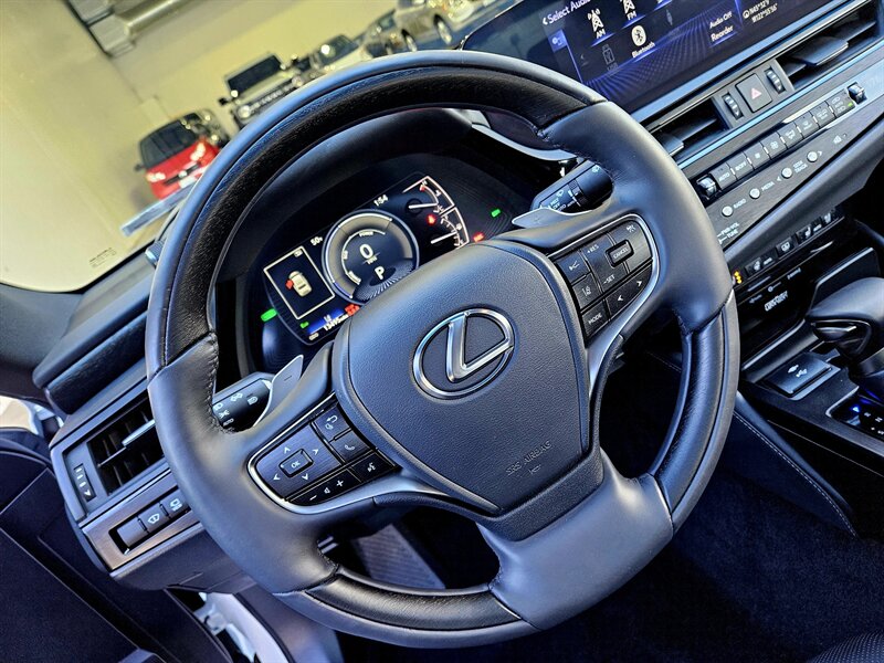 2022 Lexus ES 300h Luxury   - Photo 27 - Hillsboro, OR 97124