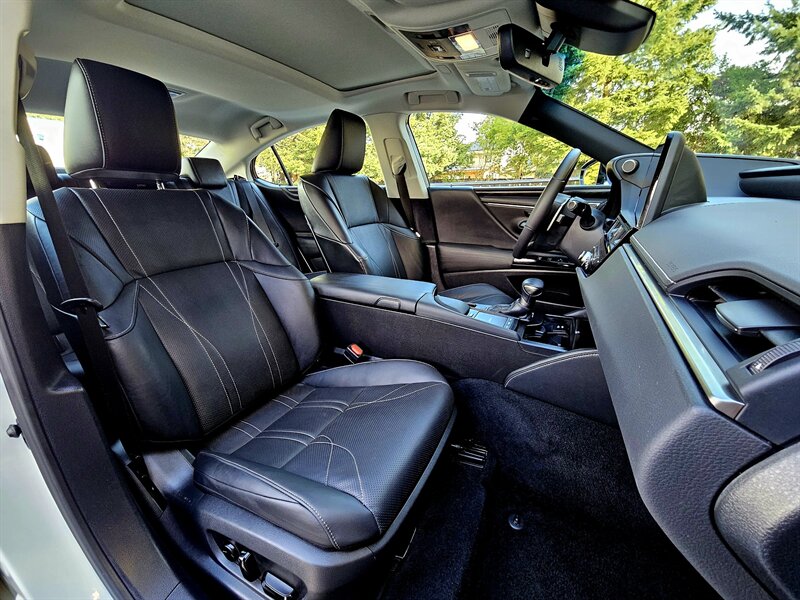 2022 Lexus ES 300h Luxury   - Photo 21 - Hillsboro, OR 97124