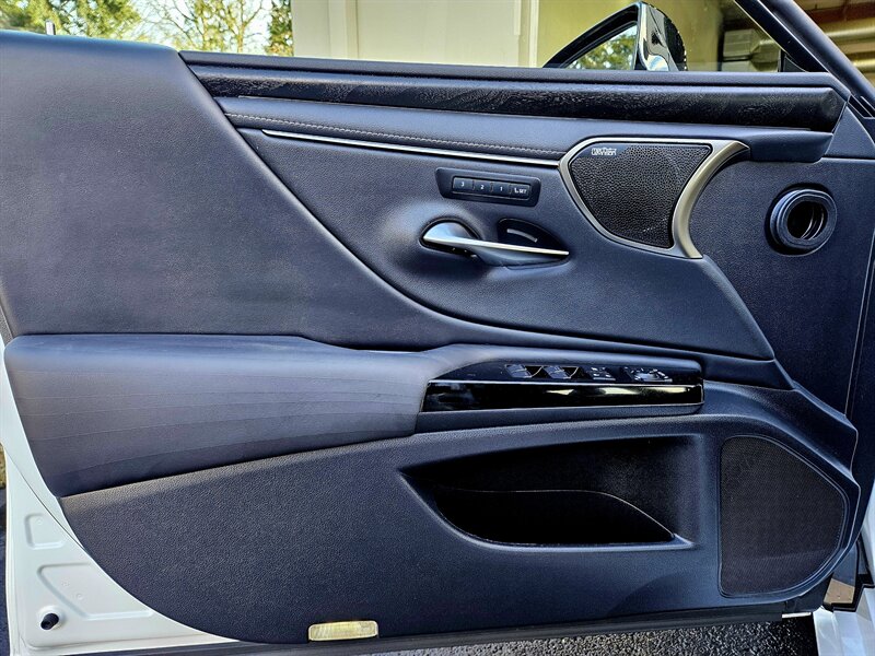 2022 Lexus ES 300h Luxury   - Photo 44 - Hillsboro, OR 97124