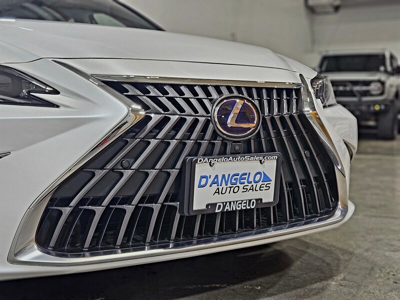 2022 Lexus ES 300h Luxury   - Photo 12 - Hillsboro, OR 97124