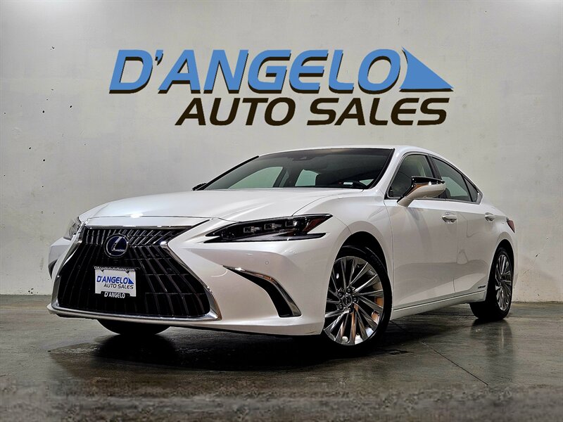 2022 Lexus ES 300h Luxury  