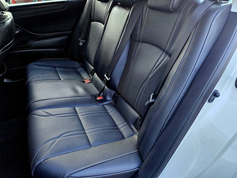 2022 Lexus ES 300h Luxury   - Photo 45 - Hillsboro, OR 97124