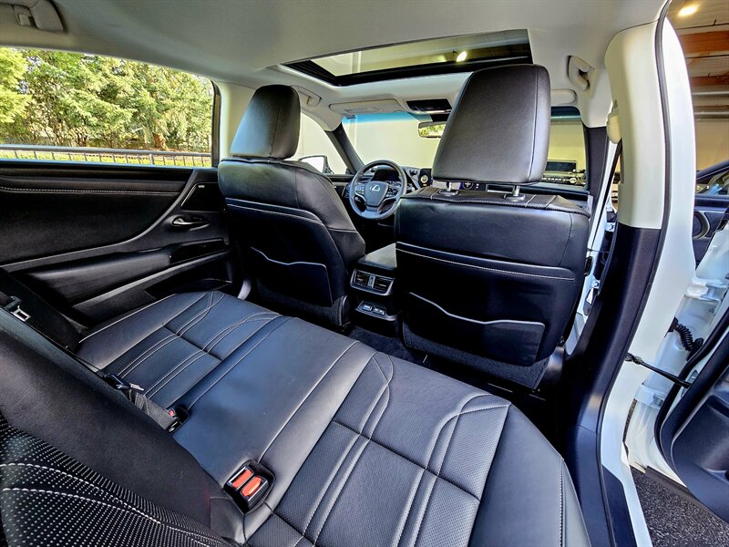 2022 Lexus ES 300h Luxury   - Photo 51 - Hillsboro, OR 97124