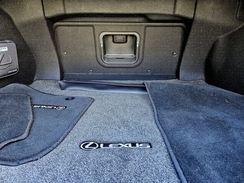 2022 Lexus ES 300h Luxury   - Photo 48 - Hillsboro, OR 97124