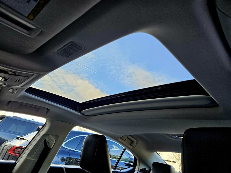 2022 Lexus ES 300h Luxury   - Photo 40 - Hillsboro, OR 97124