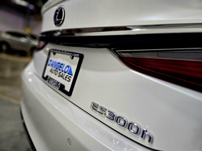 2022 Lexus ES 300h Luxury   - Photo 15 - Hillsboro, OR 97124