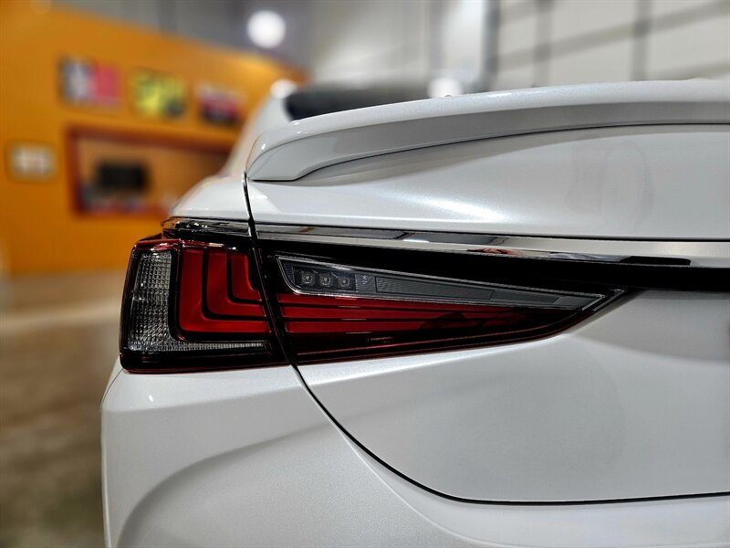 2022 Lexus ES 300h Luxury   - Photo 16 - Hillsboro, OR 97124