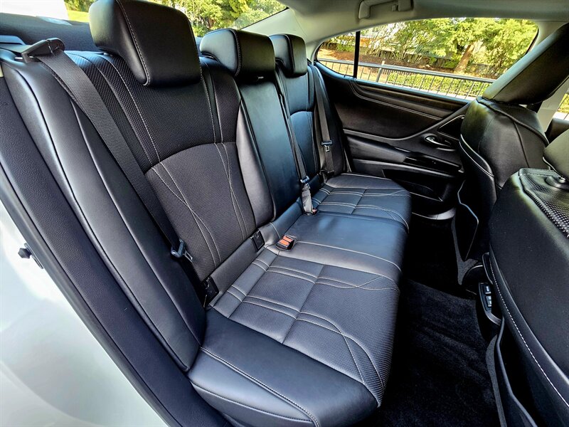 2022 Lexus ES 300h Luxury   - Photo 50 - Hillsboro, OR 97124