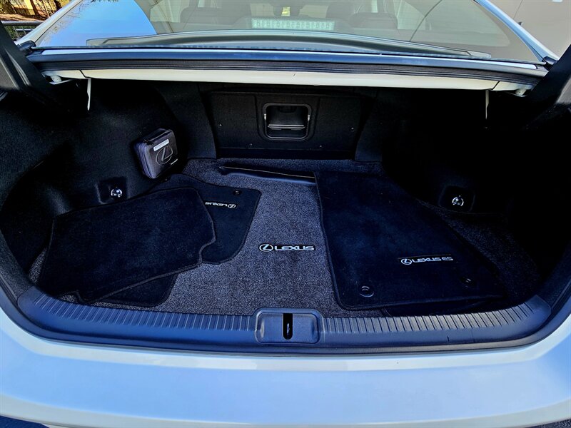 2022 Lexus ES 300h Luxury   - Photo 46 - Hillsboro, OR 97124