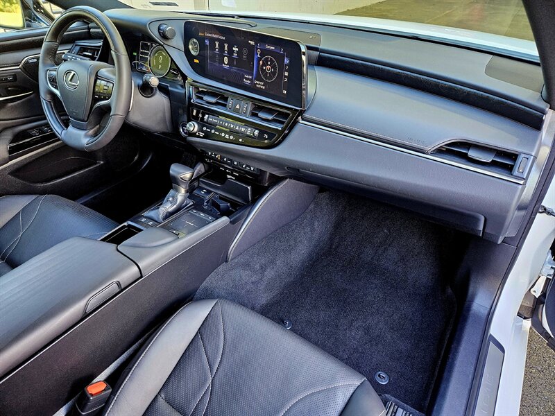 2022 Lexus ES 300h Luxury   - Photo 20 - Hillsboro, OR 97124
