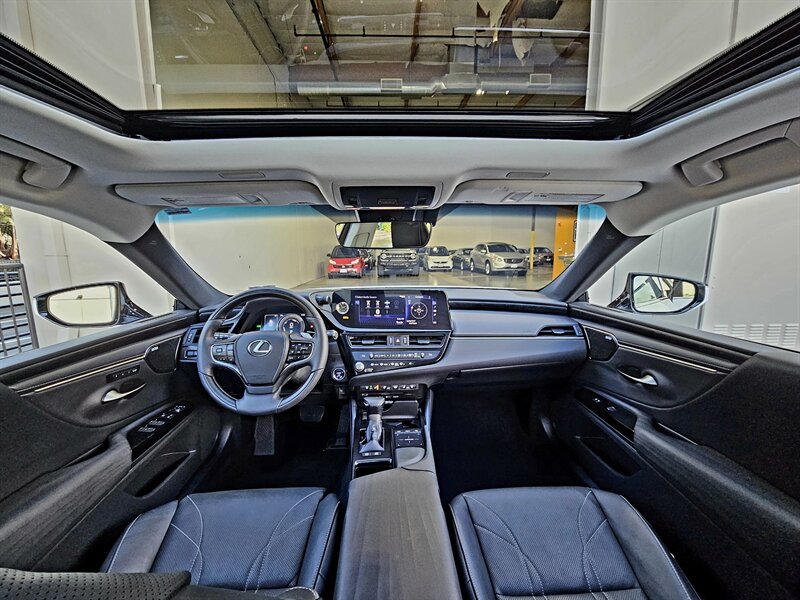 2022 Lexus ES 300h Luxury   - Photo 24 - Hillsboro, OR 97124