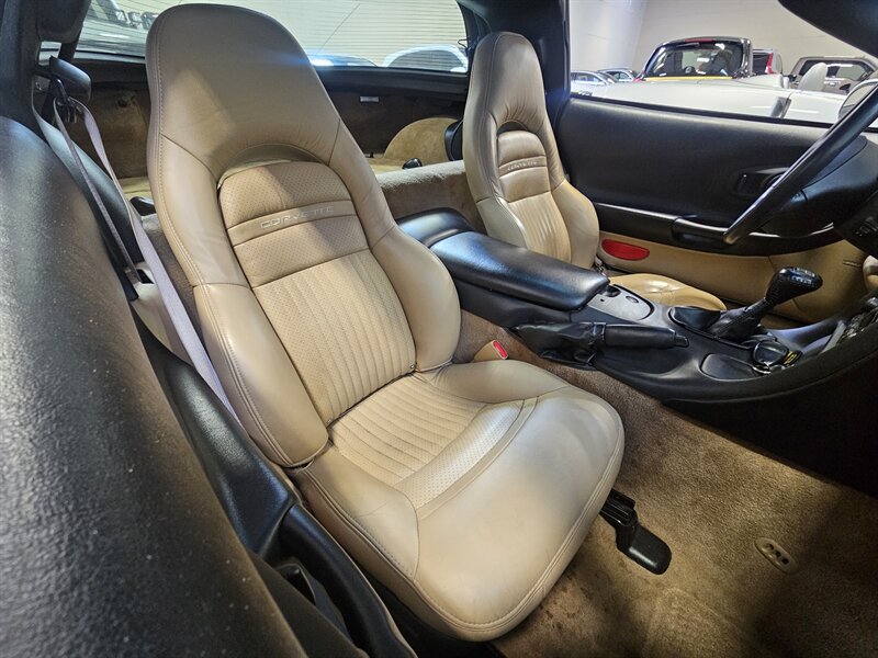 2004 Chevrolet Corvette Manual   - Photo 5 - Hillsboro, OR 97124