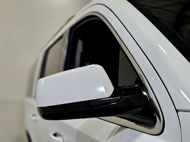 2020 GMC Yukon XL SLT   - Photo 14 - Hillsboro, OR 97124