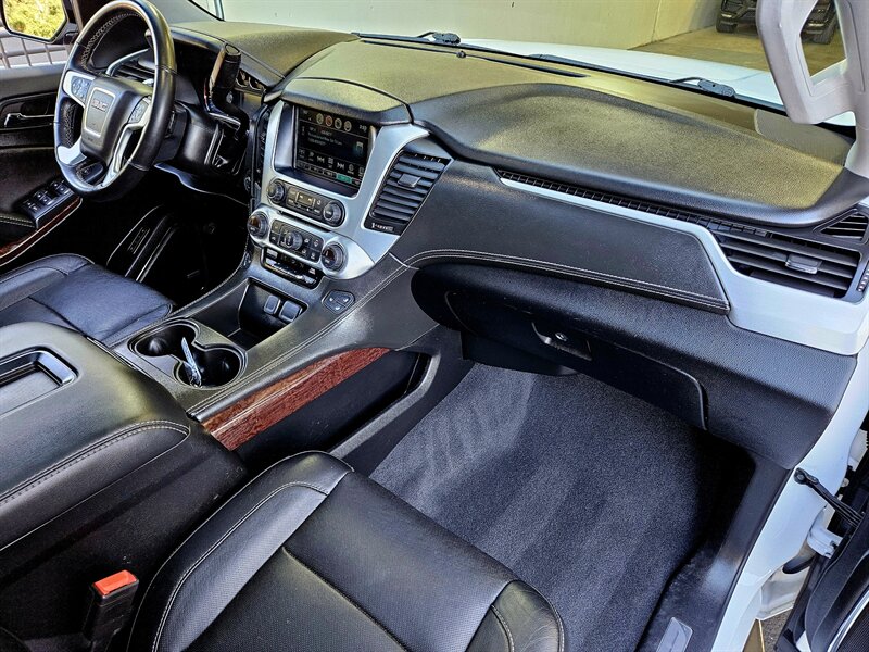 2020 GMC Yukon XL SLT   - Photo 2 - Hillsboro, OR 97124