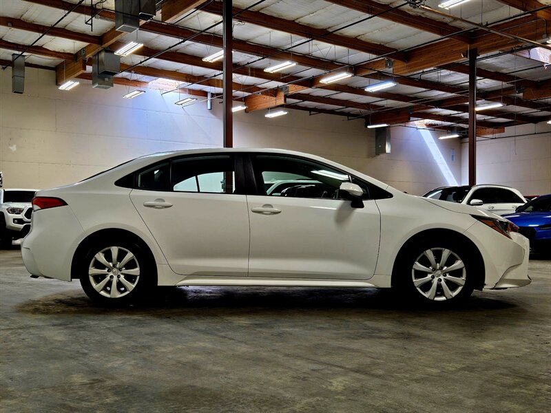 2020 Toyota Corolla LE   - Photo 9 - Hillsboro, OR 97124