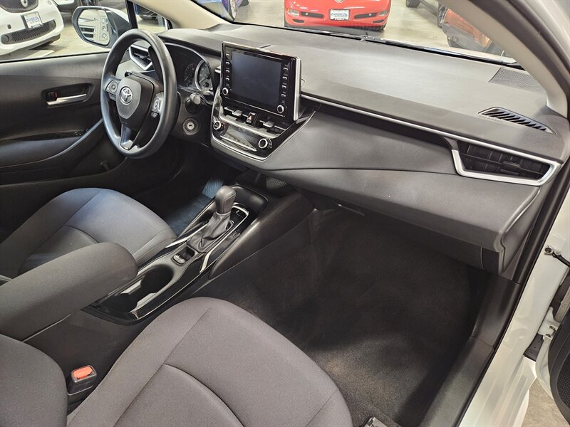 2020 Toyota Corolla LE   - Photo 2 - Hillsboro, OR 97124