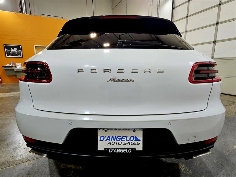 2017 Porsche Macan   - Photo 8 - Hillsboro, OR 97124