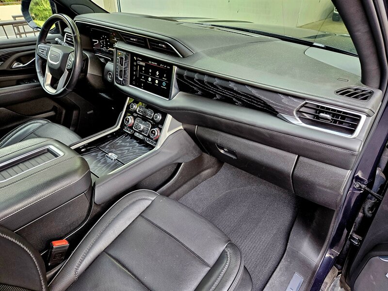 2023 GMC Yukon Denali   - Photo 2 - Hillsboro, OR 97124