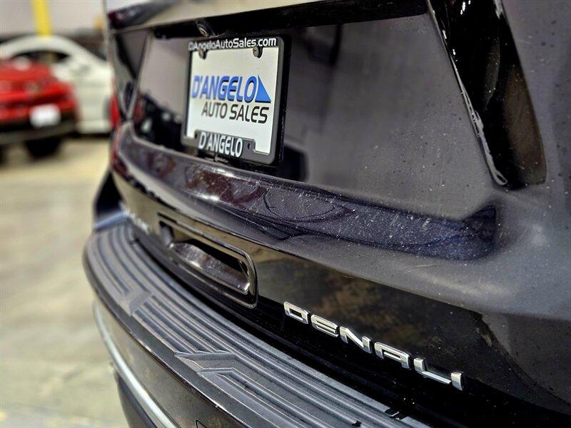 2023 GMC Yukon Denali   - Photo 16 - Hillsboro, OR 97124