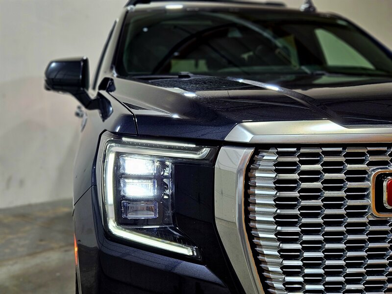 2023 GMC Yukon Denali   - Photo 12 - Hillsboro, OR 97124
