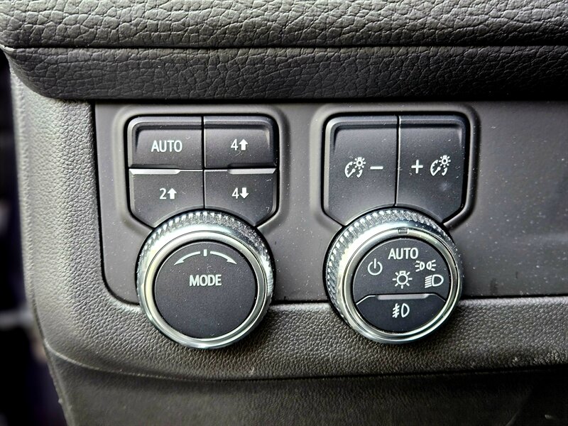 2023 GMC Yukon Denali   - Photo 37 - Hillsboro, OR 97124