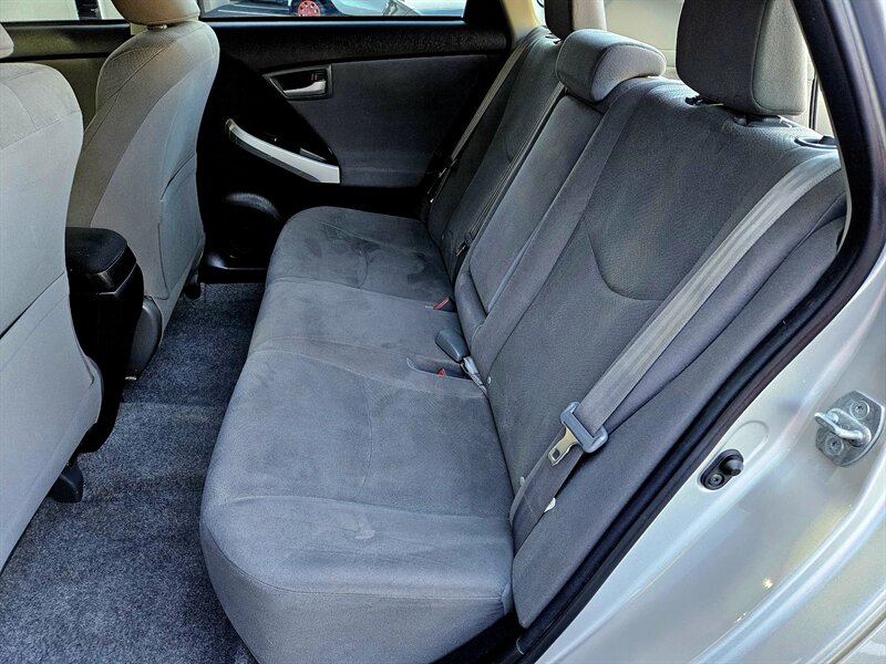 2013 Toyota Prius Plug-in Hybrid   - Photo 34 - Hillsboro, OR 97124