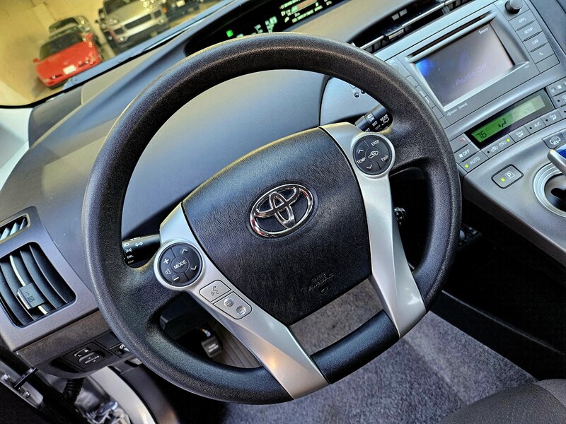 2013 Toyota Prius Plug-in Hybrid   - Photo 23 - Hillsboro, OR 97124