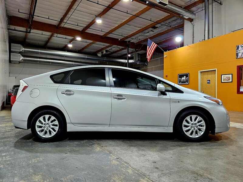 2013 Toyota Prius Plug-in Hybrid   - Photo 9 - Hillsboro, OR 97124