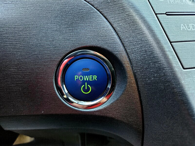 2013 Toyota Prius Plug-in Hybrid   - Photo 27 - Hillsboro, OR 97124