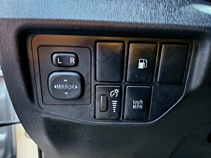 2013 Toyota Prius Plug-in Hybrid   - Photo 32 - Hillsboro, OR 97124