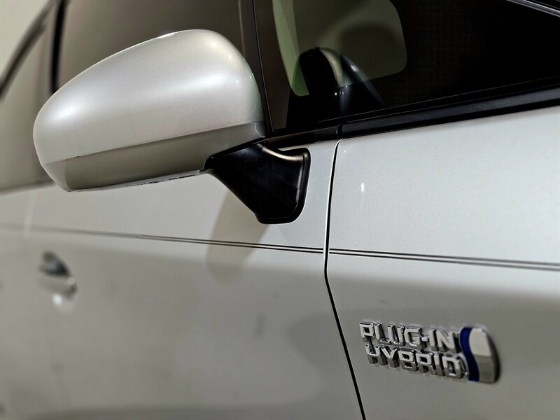 2013 Toyota Prius Plug-in Hybrid   - Photo 13 - Hillsboro, OR 97124