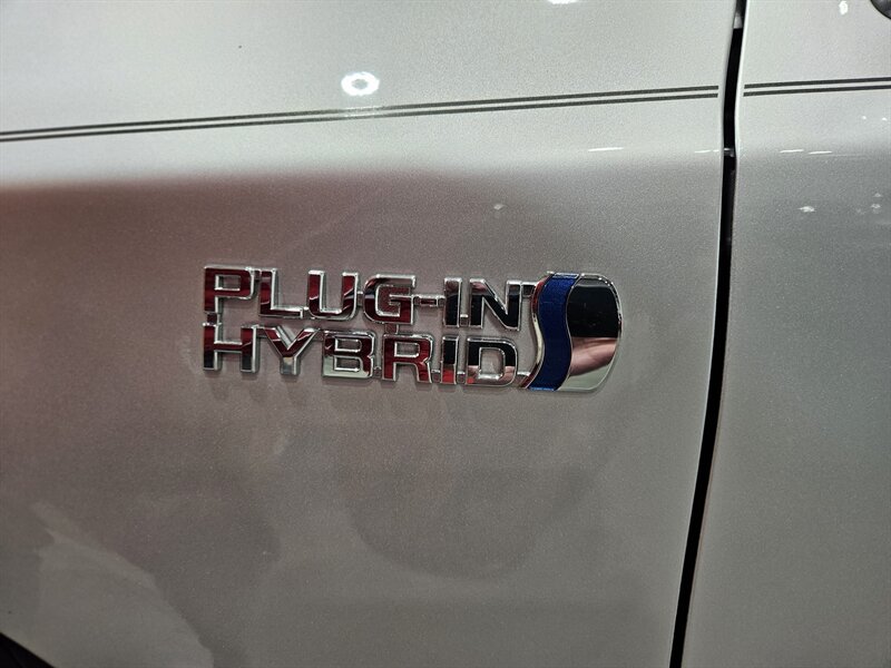 2013 Toyota Prius Plug-in Hybrid   - Photo 11 - Hillsboro, OR 97124