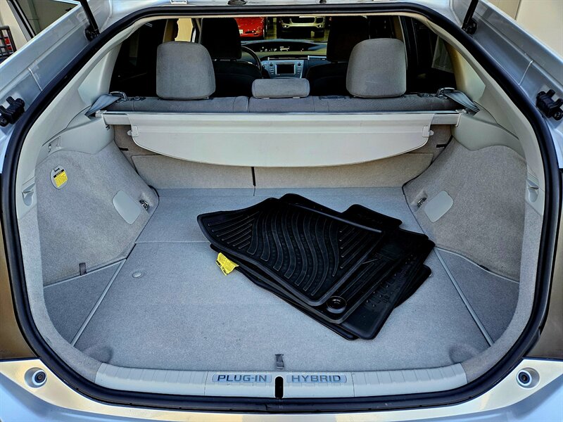 2013 Toyota Prius Plug-in Hybrid   - Photo 35 - Hillsboro, OR 97124