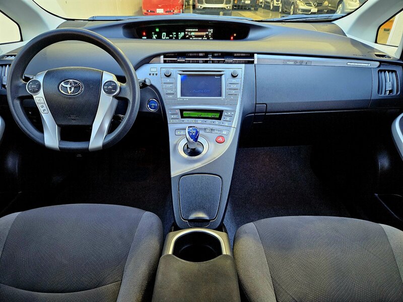 2013 Toyota Prius Plug-in Hybrid   - Photo 18 - Hillsboro, OR 97124