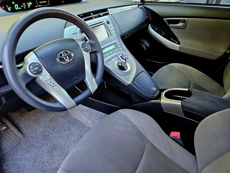2013 Toyota Prius Plug-in Hybrid   - Photo 21 - Hillsboro, OR 97124