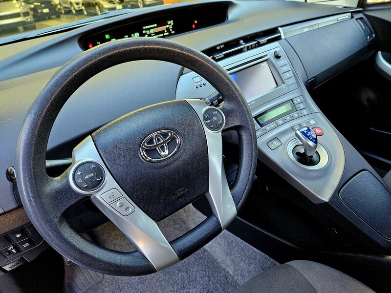 2013 Toyota Prius Plug-in Hybrid   - Photo 22 - Hillsboro, OR 97124