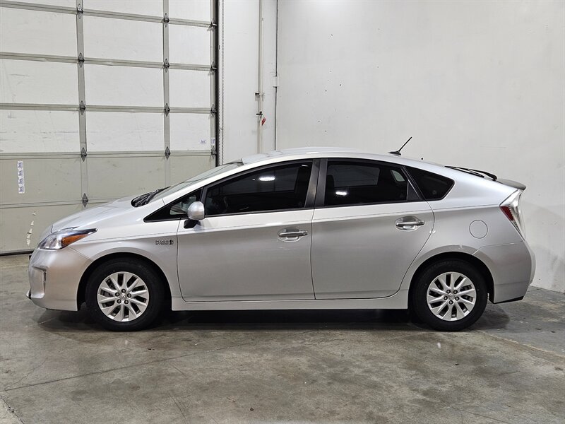 2013 Toyota Prius Plug-in Hybrid   - Photo 5 - Hillsboro, OR 97124