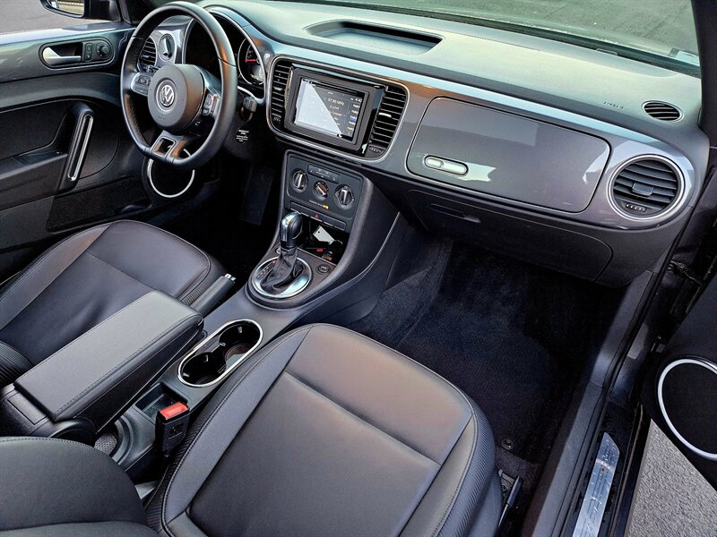 2013 Volkswagen Beetle 2.5L PZEV   - Photo 2 - Hillsboro, OR 97124