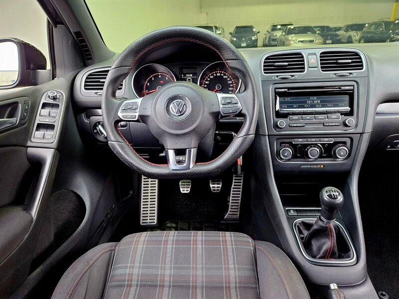 2013 Volkswagen GTI   - Photo 16 - Hillsboro, OR 97124