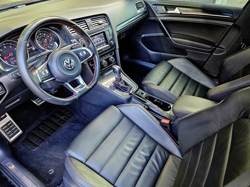 2015 Volkswagen Golf GTI SE photo 17