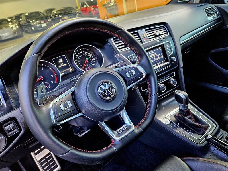 2015 Volkswagen Golf GTI SE photo 18