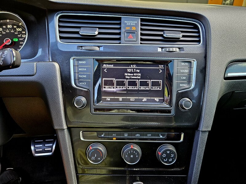 2015 Volkswagen Golf GTI SE photo 22