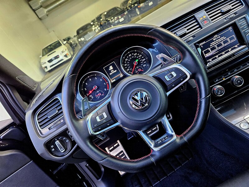 2015 Volkswagen Golf GTI SE photo 19