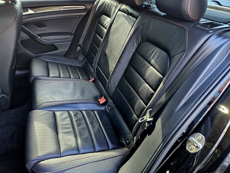 2015 Volkswagen Golf GTI SE photo 30