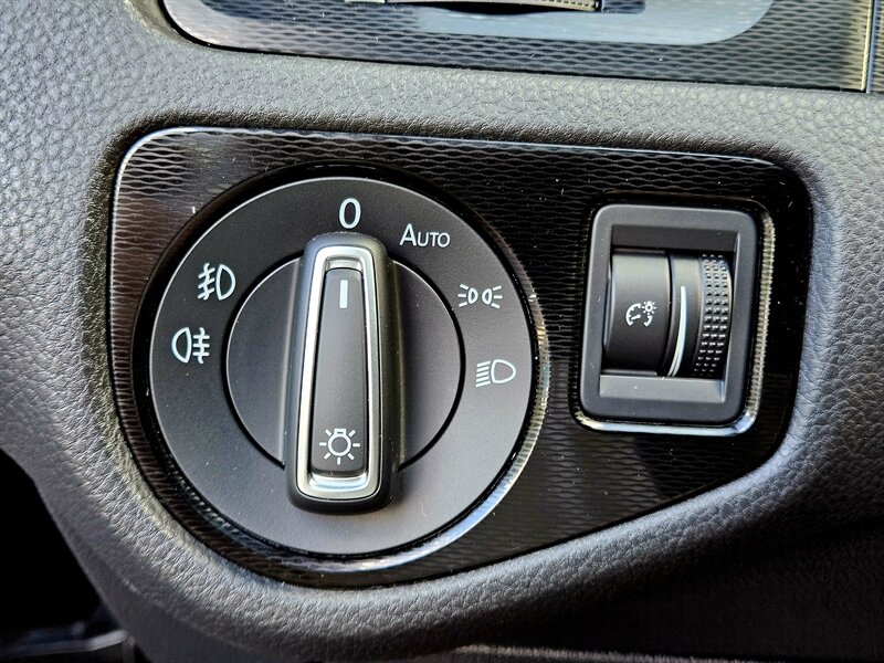 2015 Volkswagen Golf GTI SE photo 26