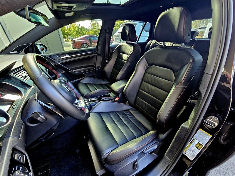 2015 Volkswagen Golf GTI SE photo 29